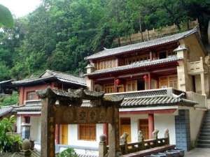被尊为禅宗六祖的曹溪惠能大师，居中国佛教的主流地位